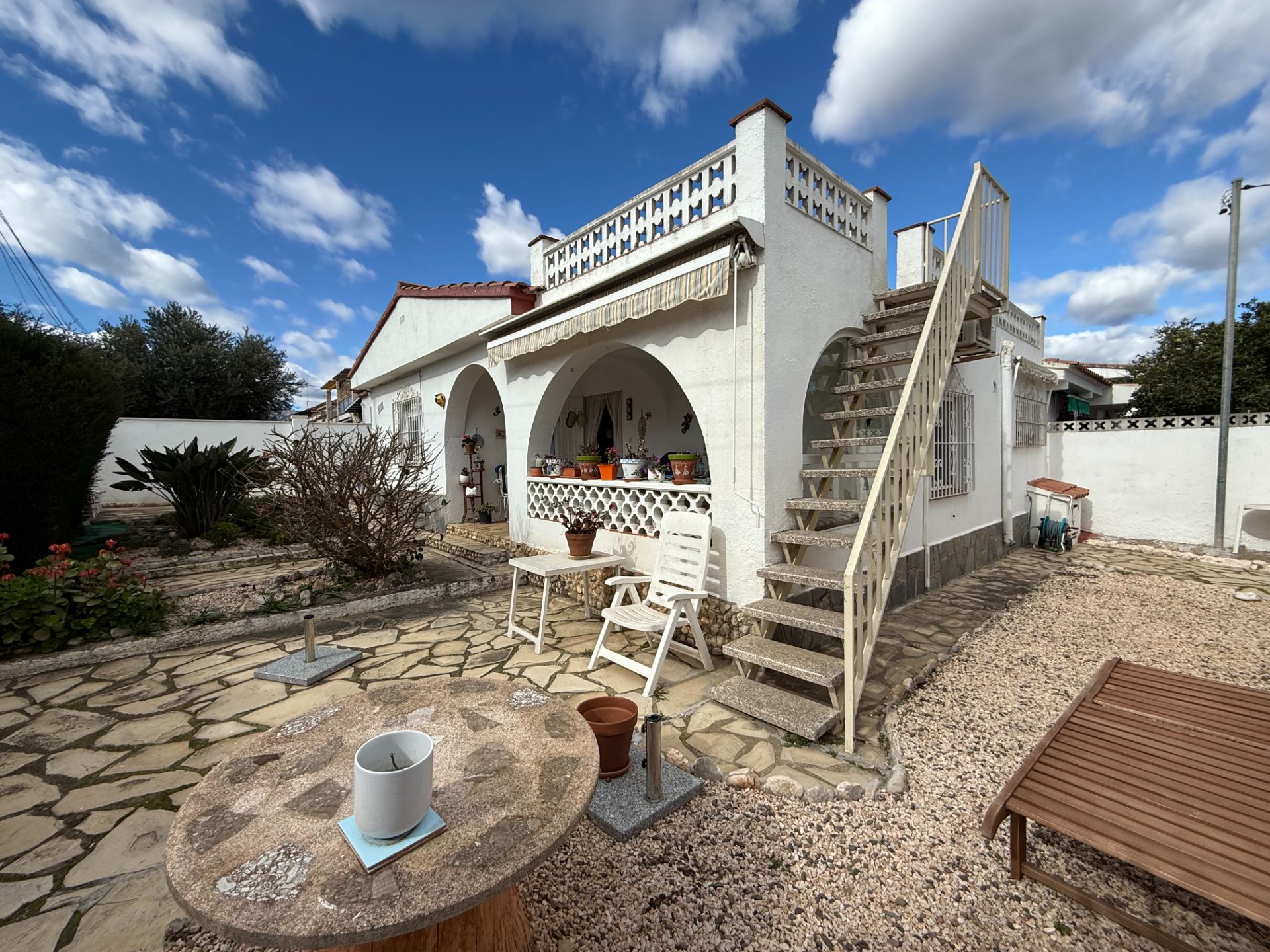 **Bonita casa unifamiliar en Venta en una Ubicación Tranquila** - Image 3