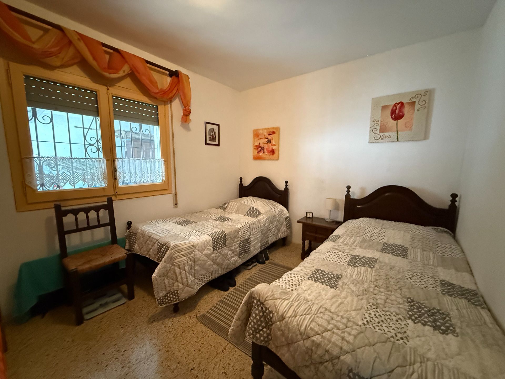 **Bonita casa unifamiliar en Venta en una Ubicación Tranquila** - Image 33