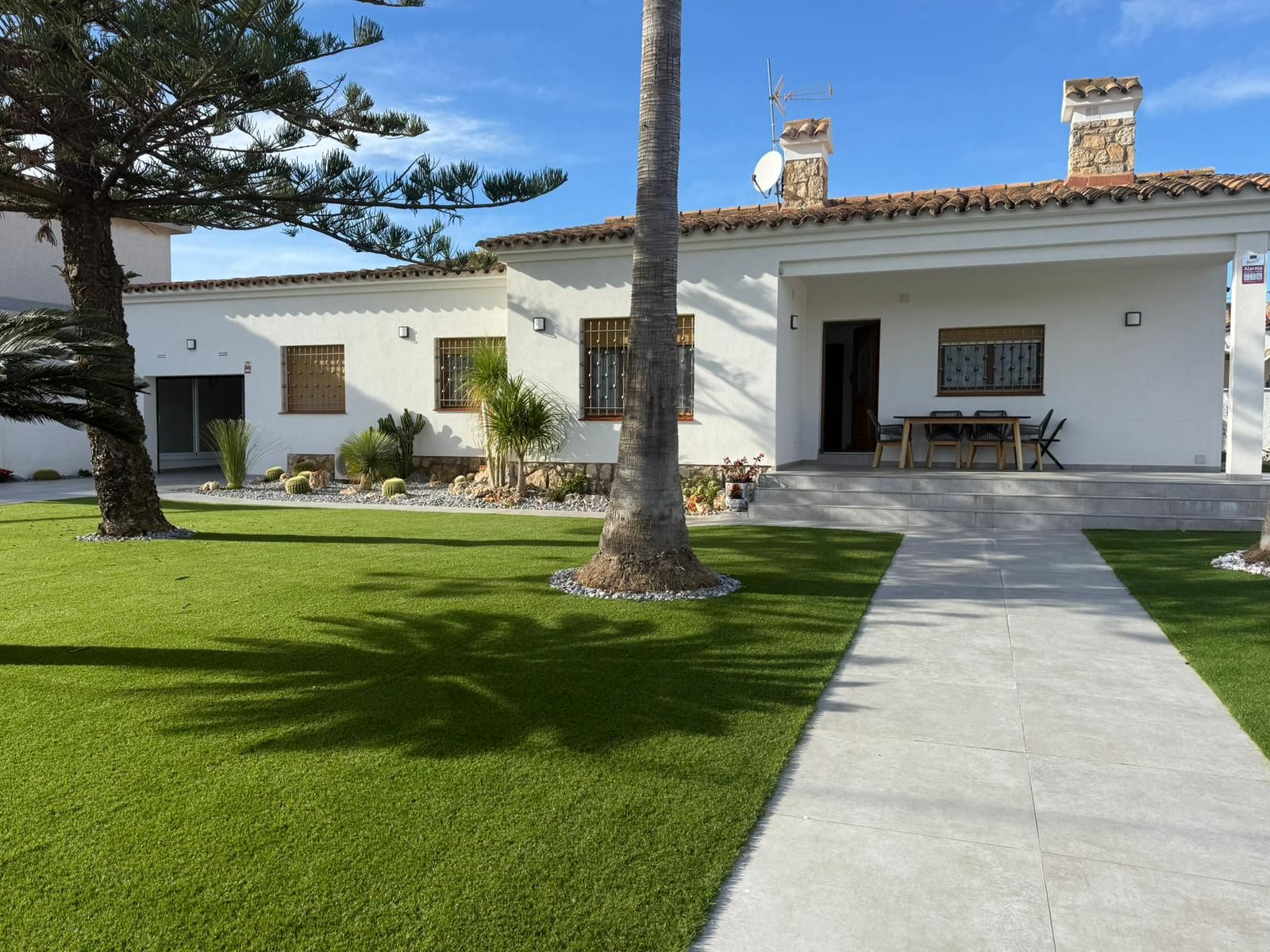 **Increible Chalet Independiente con piscina privada en el Corazón de Miami Playa** - Image 1