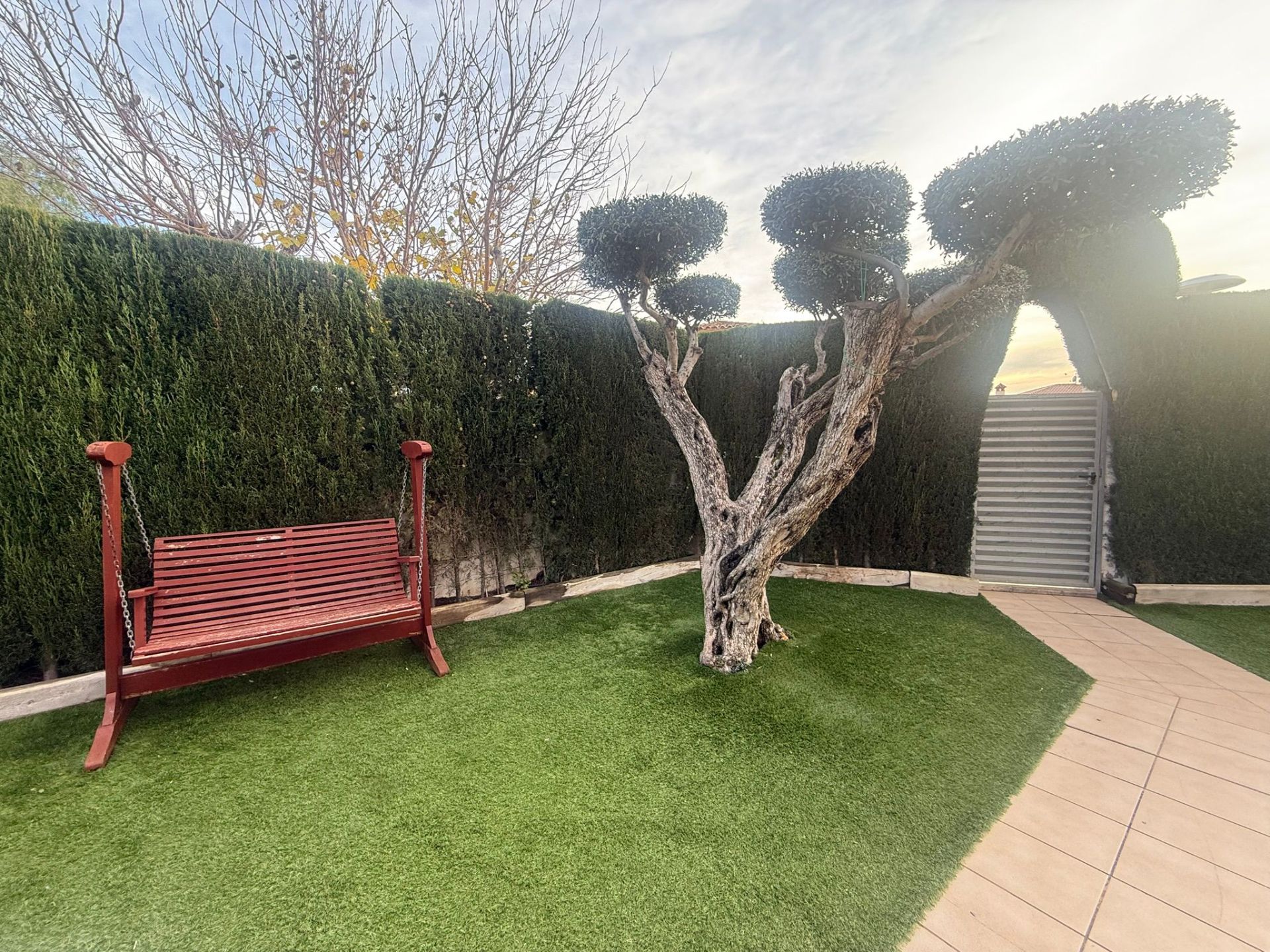 ¡Descubre tu nuevo hogar en Pino - Alto! Este chalet seminuevo, situado a solo 200 metros de la hermosa Playa Cristal, es el refugio perfecto para disfrutar del sol y la tranquilidad.  - Image 4