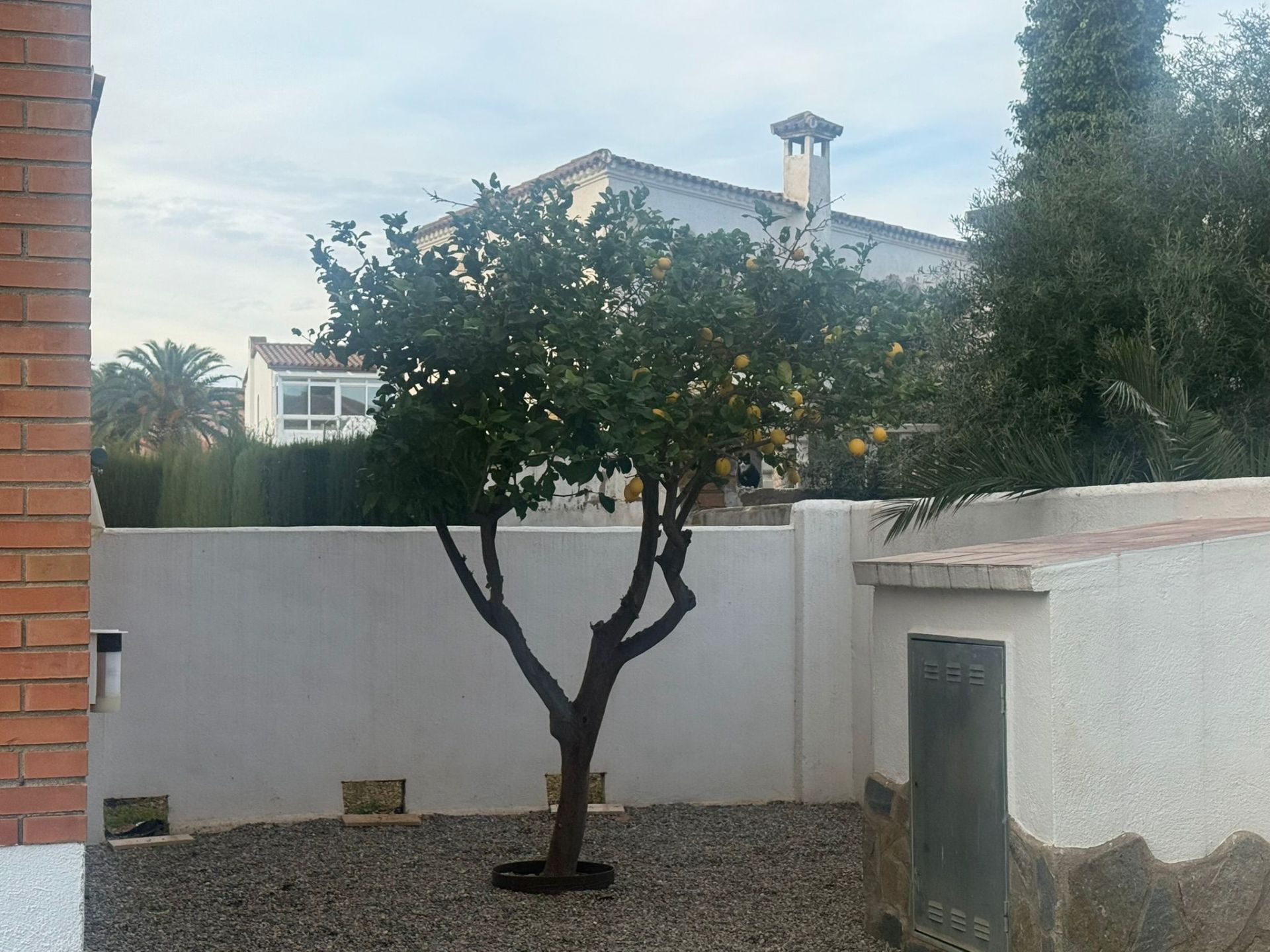 ¡Descubre tu nuevo hogar en Pino - Alto! Este chalet seminuevo, situado a solo 200 metros de la hermosa Playa Cristal, es el refugio perfecto para disfrutar del sol y la tranquilidad.  - Image 5