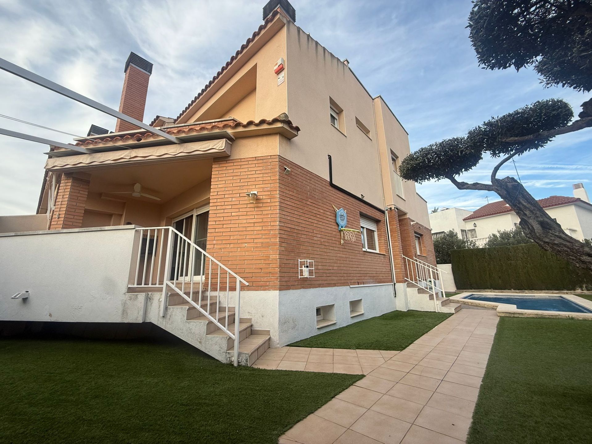 ¡Descubre tu nuevo hogar en Pino - Alto! Este chalet seminuevo, situado a solo 200 metros de la hermosa Playa Cristal, es el refugio perfecto para disfrutar del sol y la tranquilidad.  - Image 6