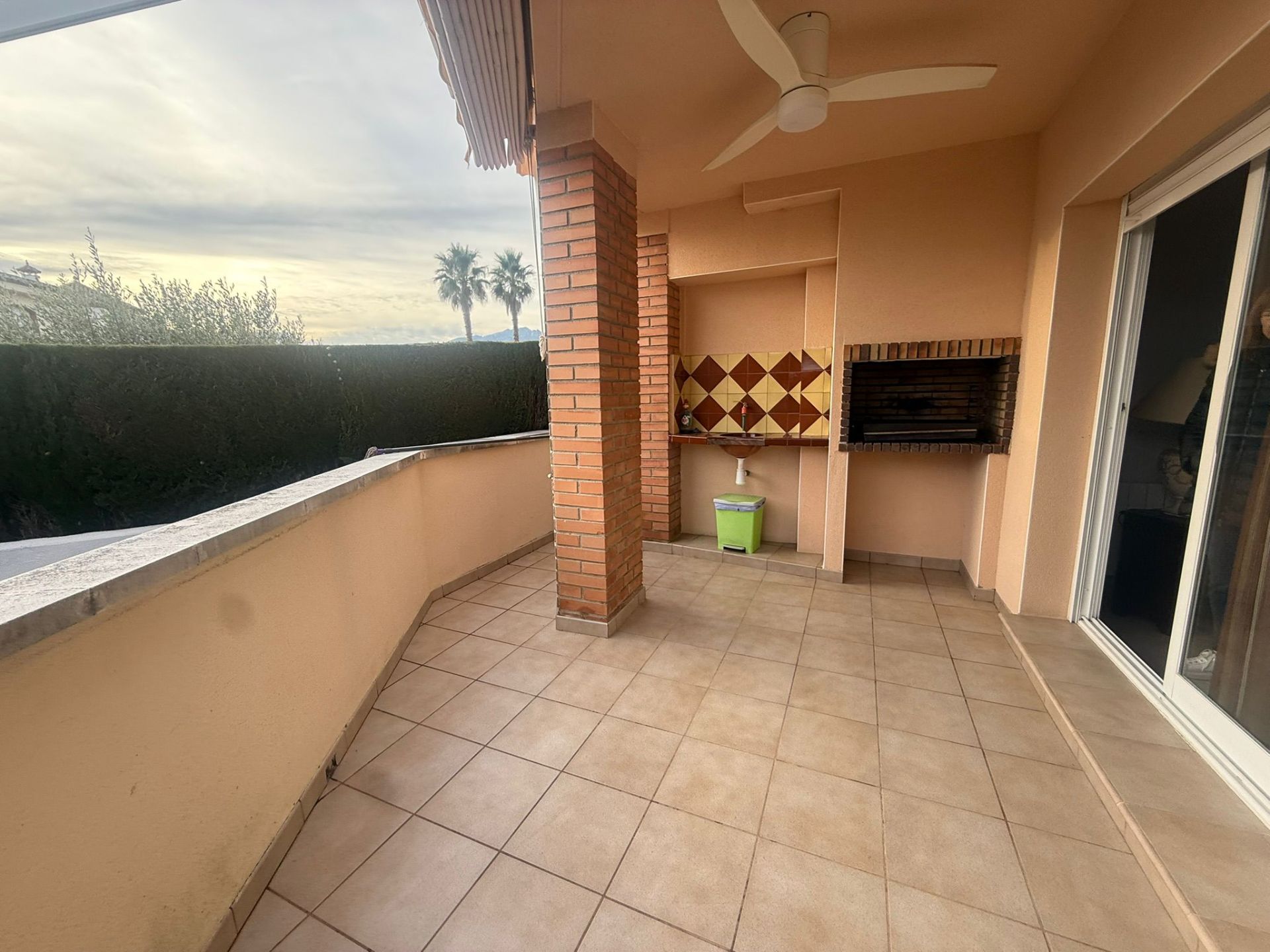 ¡Descubre tu nuevo hogar en Pino - Alto! Este chalet seminuevo, situado a solo 200 metros de la hermosa Playa Cristal, es el refugio perfecto para disfrutar del sol y la tranquilidad.  - Image 8