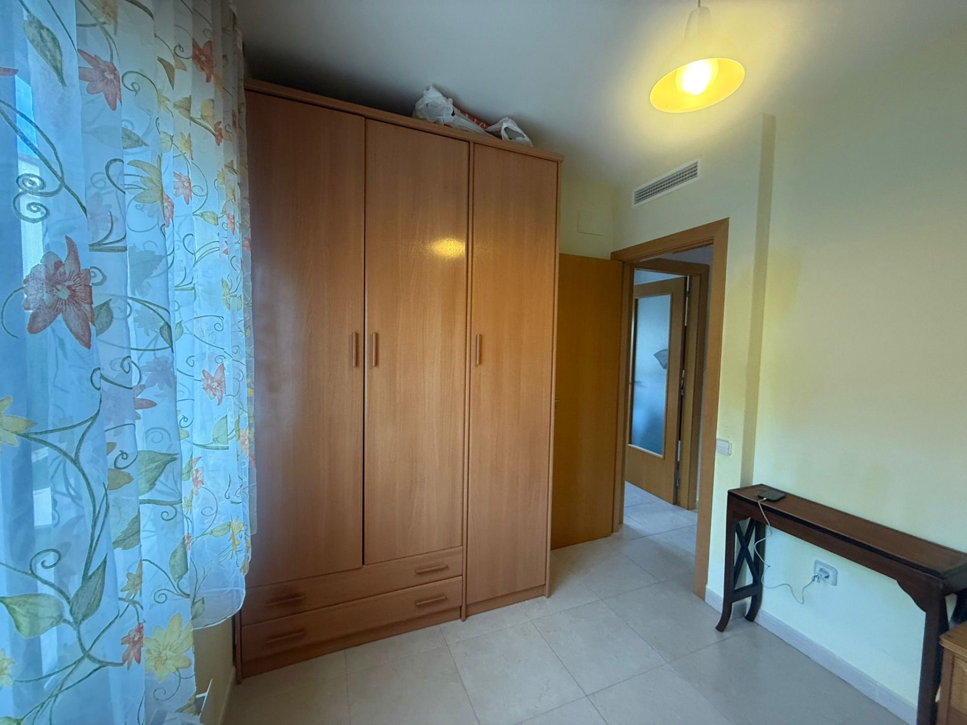 ¡Descubre tu nuevo hogar en Pino - Alto! Este chalet seminuevo, situado a solo 200 metros de la hermosa Playa Cristal, es el refugio perfecto para disfrutar del sol y la tranquilidad.  - Image 17