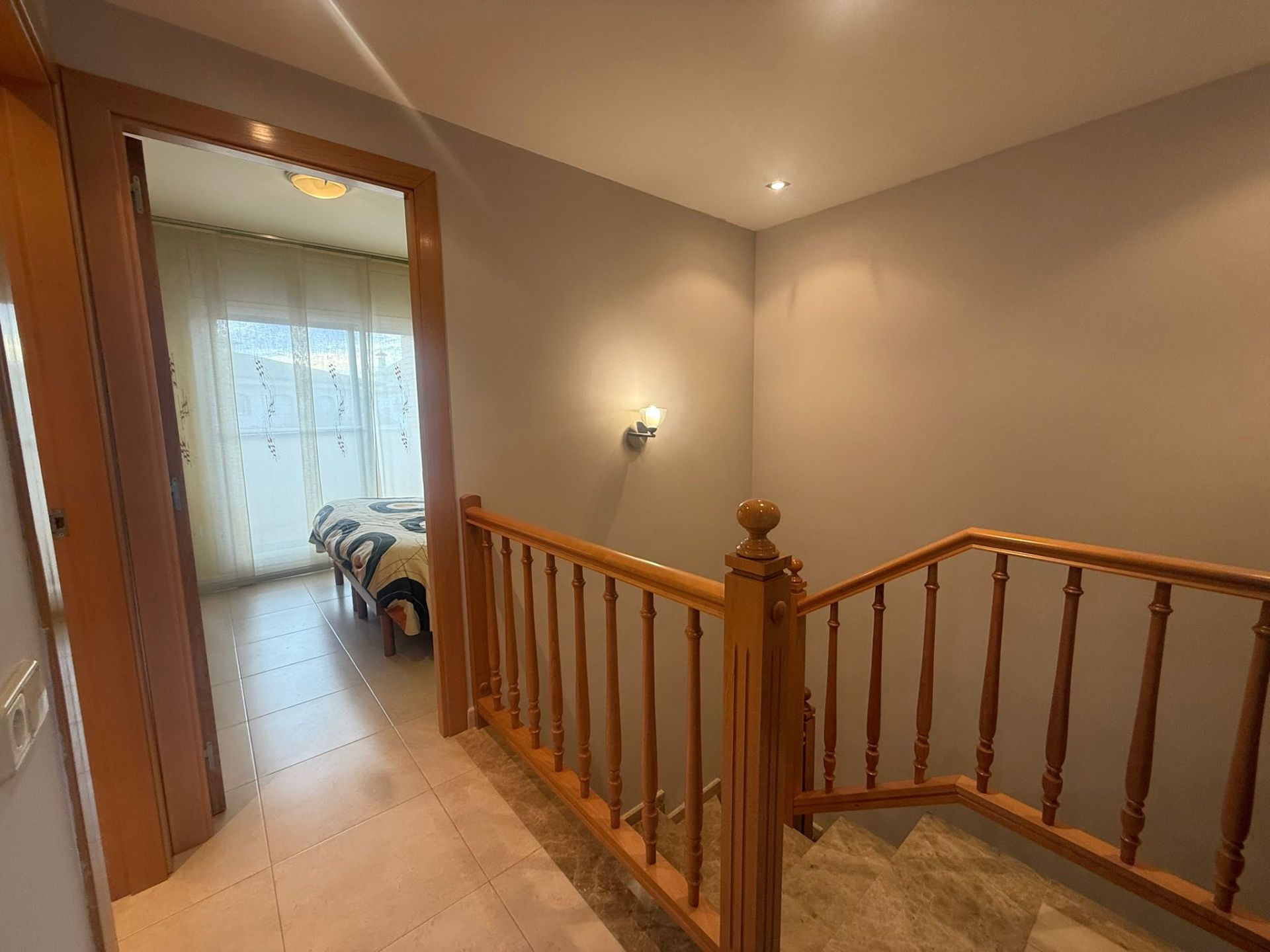 ¡Descubre tu nuevo hogar en Pino - Alto! Este chalet seminuevo, situado a solo 200 metros de la hermosa Playa Cristal, es el refugio perfecto para disfrutar del sol y la tranquilidad.  - Image 21