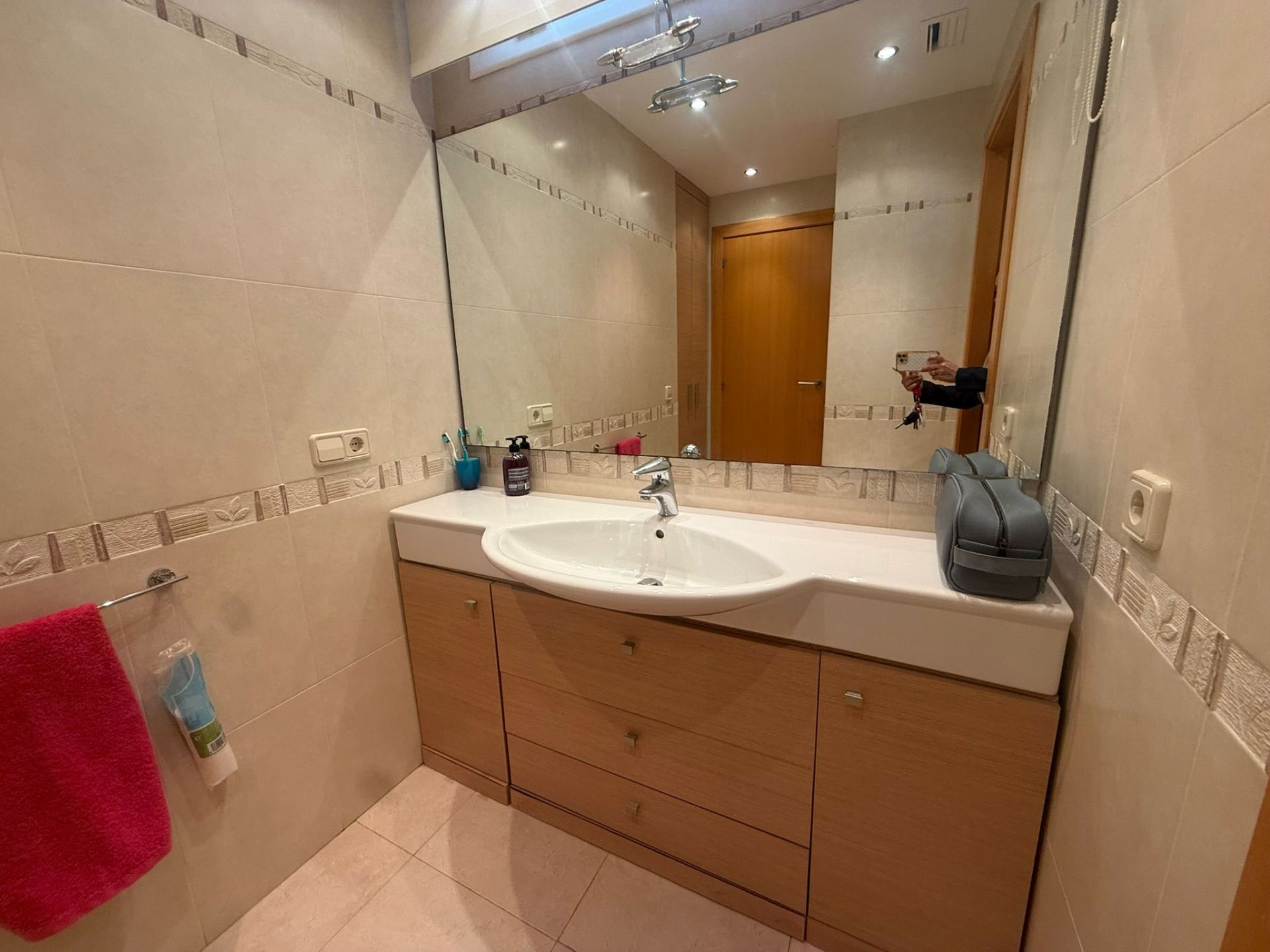 ¡Descubre tu nuevo hogar en Pino - Alto! Este chalet seminuevo, situado a solo 200 metros de la hermosa Playa Cristal, es el refugio perfecto para disfrutar del sol y la tranquilidad.  - Image 29