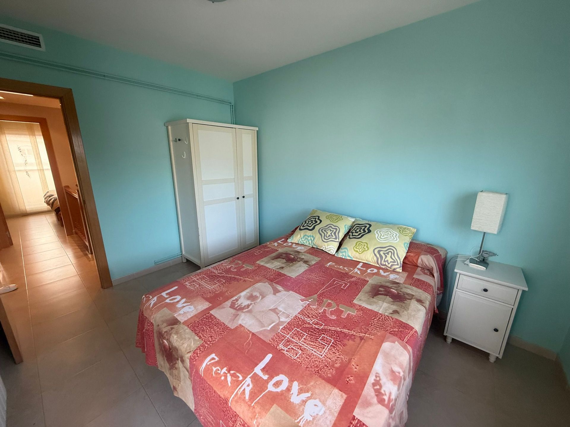 ¡Descubre tu nuevo hogar en Pino - Alto! Este chalet seminuevo, situado a solo 200 metros de la hermosa Playa Cristal, es el refugio perfecto para disfrutar del sol y la tranquilidad.  - Image 33