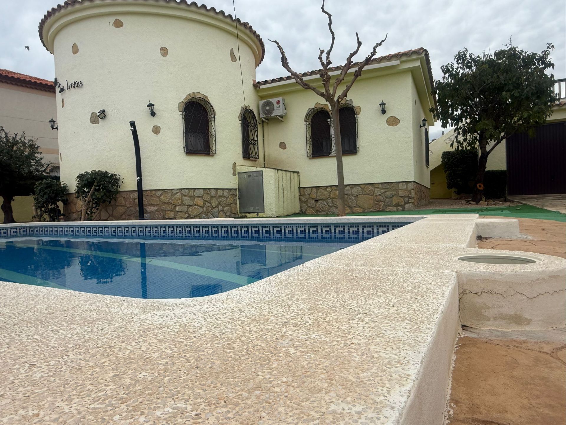 **Chalet Independiente en Venta - Ideal para Disfrutar del Verano y con licencia turistica** - Image 3