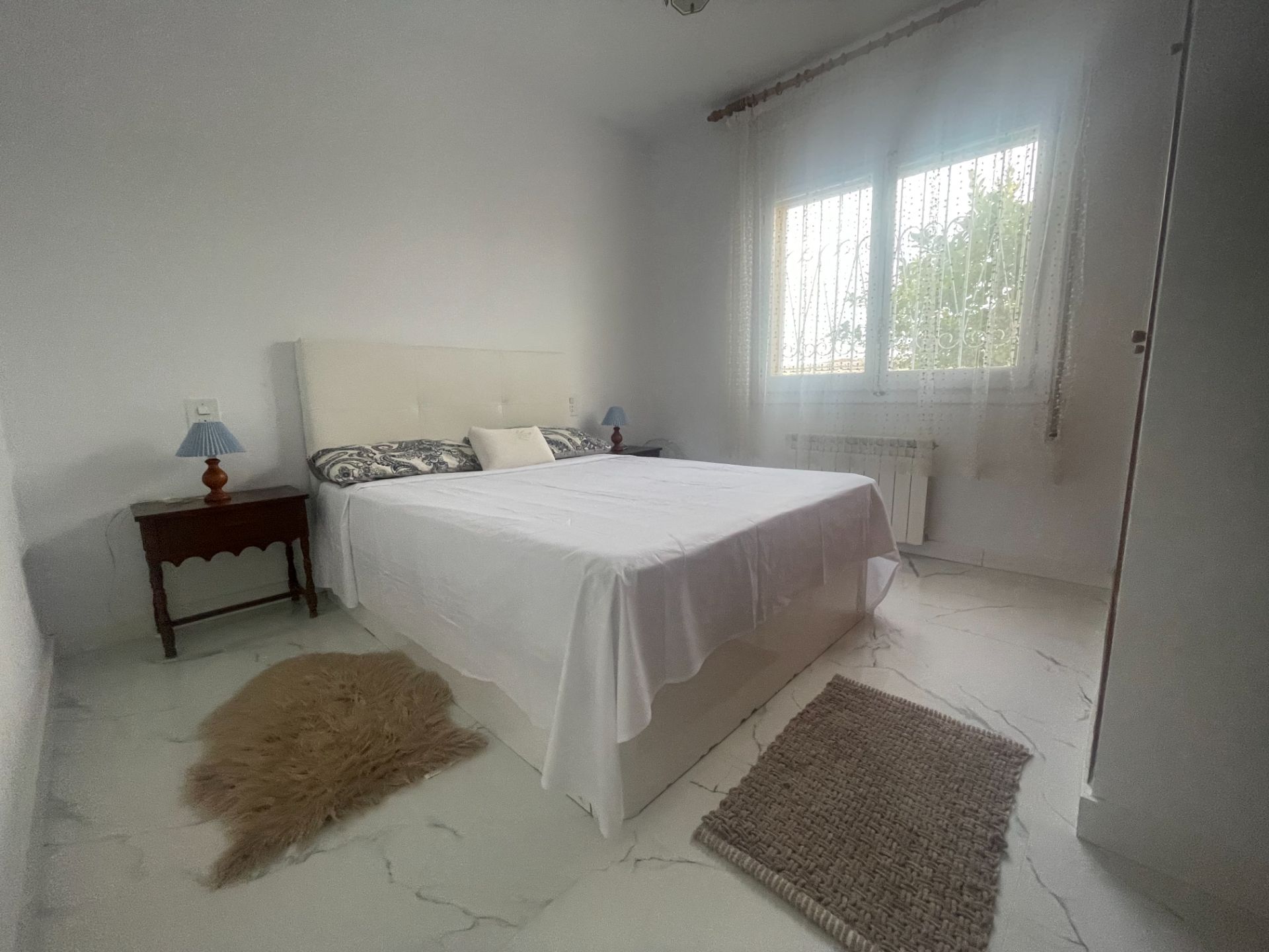 Preciosa y recien reformada casa en pleno centro con piscina privada - Image 14