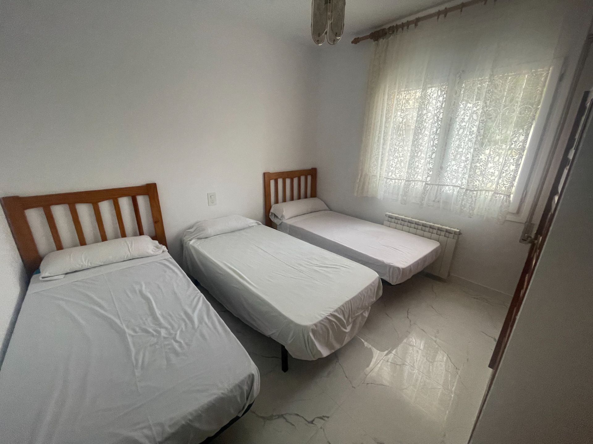 Preciosa y recien reformada casa en pleno centro con piscina privada - Image 16