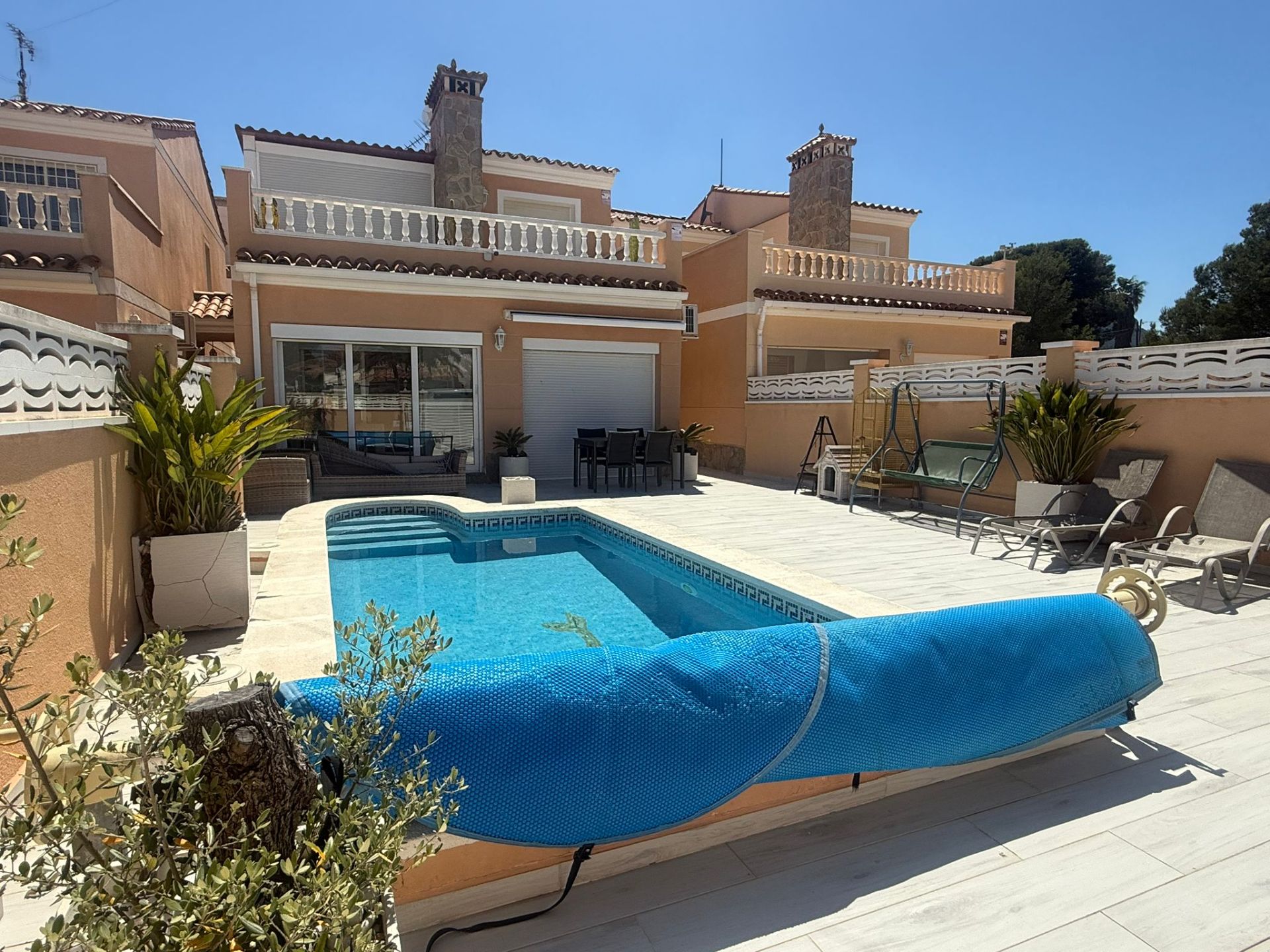 **Casa Independiente con piscina privada en el Corazón de la Costa** - Image 1