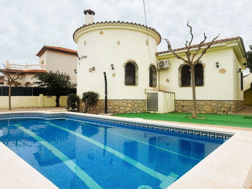 Chalet en venta en Centro, Miami Platja (SRI-112) - Image 1