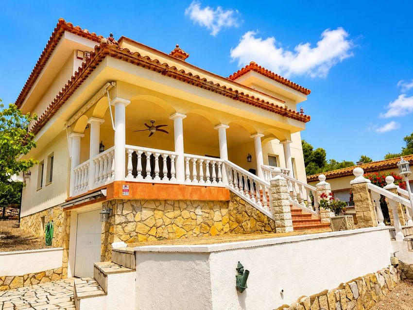 ++ Chalet en venta en Santa Marina, Pratdip ++ - Image 1
